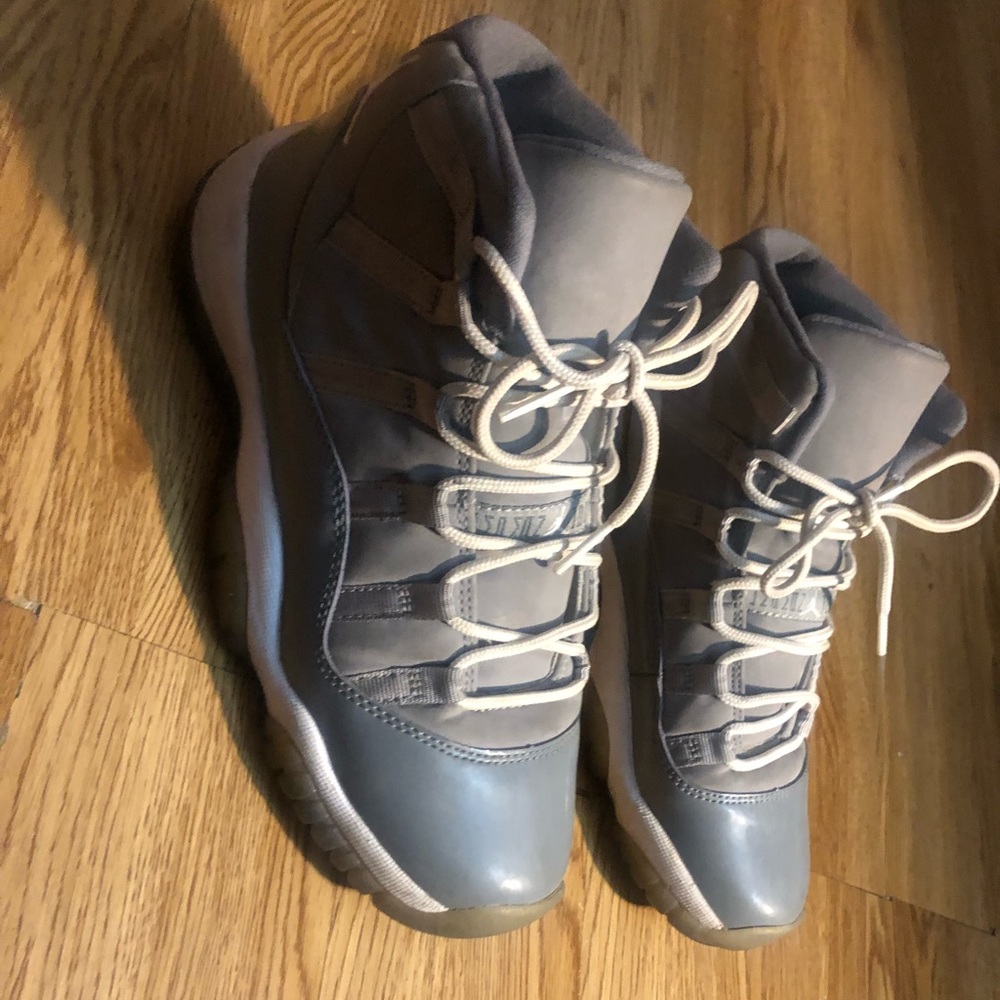 Retro 11’s (cool greys) size 5y
